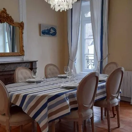 Duc de Bretagne Luxury Apparthotel Отели в г. Морле