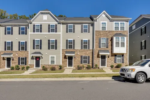 Room to Work + Relax! Spacious Unit Near Charlotte - 3 estrellas