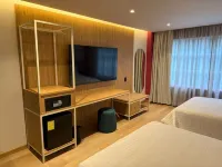 HOTEL MORE BY KAVIA Hotels near Revolution Monument