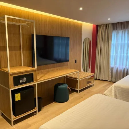 HOTEL MORE BY KAVIA Отели рядом с достопримечательностью «Театр «Метрополитан»»