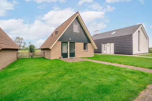 Tastefully and Modernly Furnished Holiday Home for 6 Persons