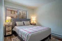 Warm Springs Retreat - Prime Location Near Downtown & Ski Lifts - balcony