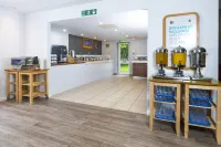 Holiday Inn Express WARWICK - STRATFORD-UPON-AVON by IHG - Breakfast
