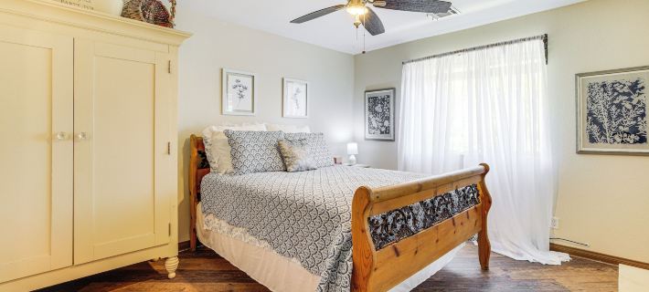 3 Mi to Dtwn Pahrump: Romantic Desert Oasis Hotels in Nye County