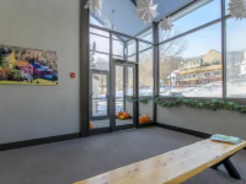 208 Village Gate Studio Bedroom Condo by RedAwning Hotels in Warren