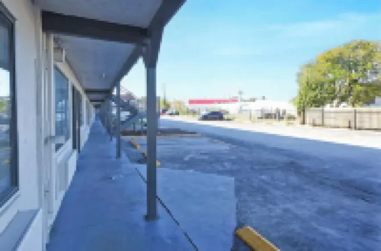 達拉斯西阿靈頓超級7號旅館 鄧肯維爾酒店