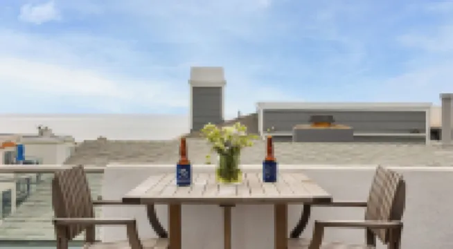 Walk to Manhattan Beach Pier, Ocean Views, Balcony, & Peloton Casa Del Mar by Avantstay
