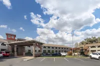 Best Western Plus Brookside Inn - Parkering