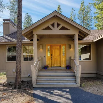 Quail by Avantstay Great Location + Game Room, Hot Tub, & Deck!