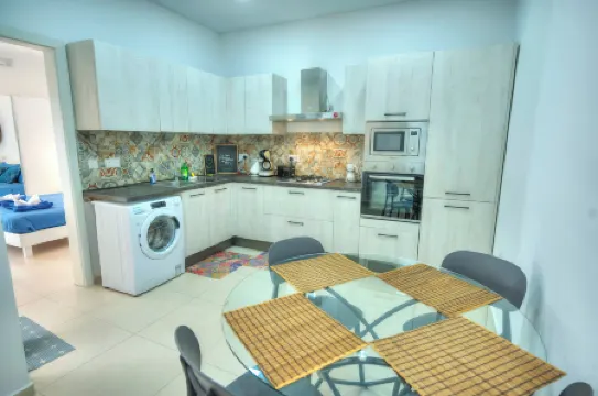 Seafront Sea View Maisonette with Yards