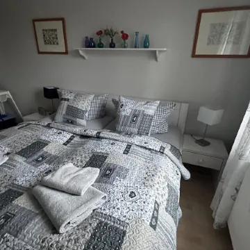 Right next to the nature reserve! Great for dogs and nature lovers