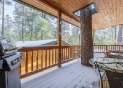 Whirlpool and Cozy Fireplace - Charming Riverbank Sanctuary