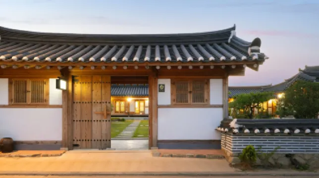 Gyeongju Wadamjung Hanok Pension Hoteles cerca de Namsan Mountain