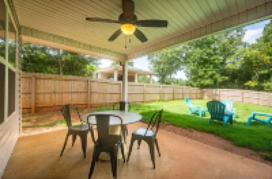 18 Larkspur Ln Emerson Hotels in Emerson