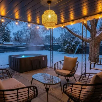 Hot Tub ~ Media Room ~ Game Room ~ USU .4 miles