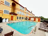 Quality Suites San Antonio Brooks City Base - Private Pools