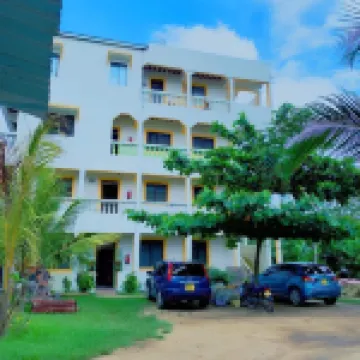 British Hotel Mpeketoni Отели в г. 