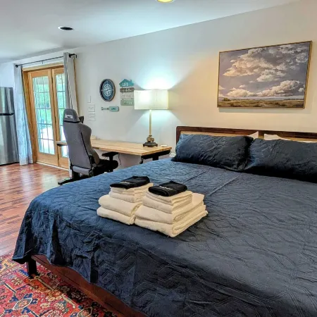 Lake Days Getaway - Lakeside Family Escape Near Hillsborough