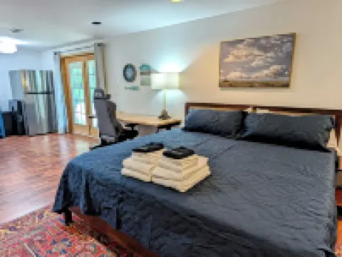 Lake Days Getaway - Lakeside Family Escape Near Hillsborough