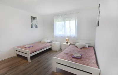 Comfortable holiday home with pool Hoteles en 