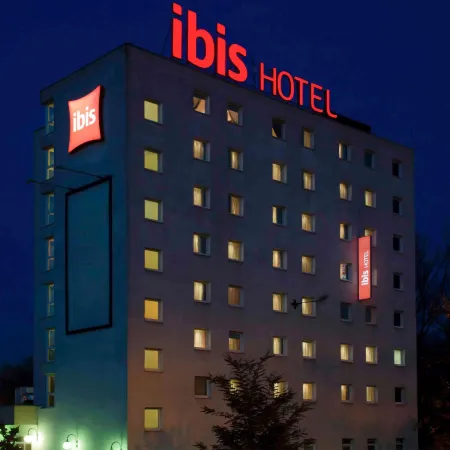Ibis Warszawa Ostrobramska Отели рядом с достопримечательностью «Вавер»