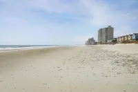 Walk to Ocean: Surfside Beach Gem w/ Private Pool - Parkplatz