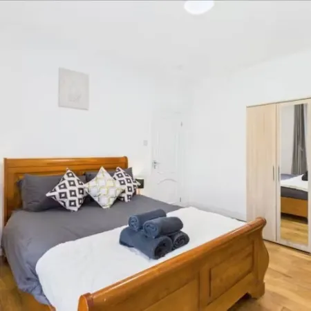 4BR London Home Piccadilly Line Sleeps 9 Отели рядом с достопримечательностью «Тоттенхэм»