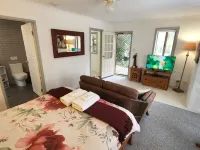 Riesling Trail & Clare Valley Cottages Hotels in Clare