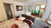 Riesling Trail & Clare Valley Cottages