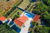 迪多夫德沃爾別墅 Zadarvillas