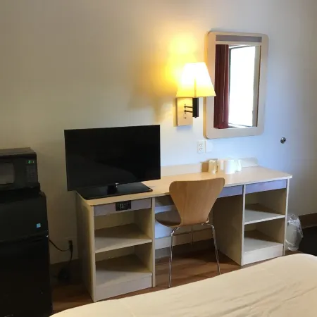 Super 8 by Wyndham Woods Cross/Salt Lake City North