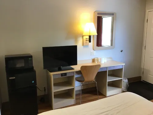 Super 8 by Wyndham Woods Cross/Salt Lake City North