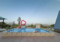 Royal Stone Resort - Parkplatz