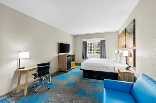 Days Inn & Suites by Wyndham Union City