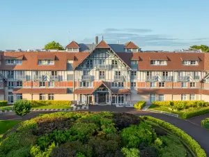 Renaissance Paris Hippodrome de St. Cloud Hotel