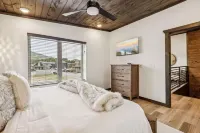 Peak Pursuit by Beyond Expectations Mountain Home With Indoor Pool - Condos