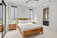 Brand New Riverfront Home, Pool and Sunrise Views - Apartment