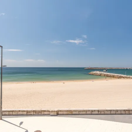 GuestReady - Golden sea view retreat