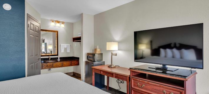 Baymont by Wyndham Warner Robins Hotels in Warner Robins