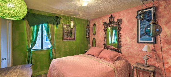 Walk to Olde Town Arvada - 1940 Vintage Bungalow! Hotels in Arvada