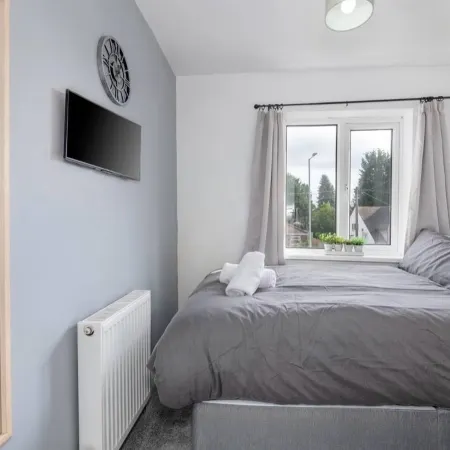 Charming 3-Bedroom Wolverhampton Home with Private Hot Tub