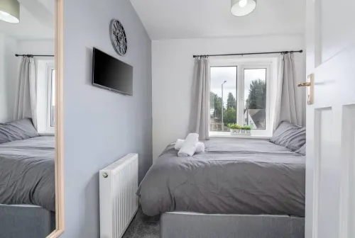 Charming 3-Bedroom Wolverhampton Home with Private Hot Tub