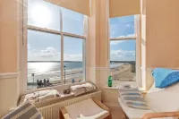 7 South Beach Court - Sea Front Apartment with Spectacular Sea Views