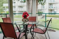 Beach Bliss Oceanfront King Studio! Balcony, Stunning View, Pool, Dock & Hot Tub