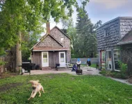 Charmer on 4th · 3Br/2BA · Downtown · Fire Pit · Fenced Yard · Enclosed Porch
