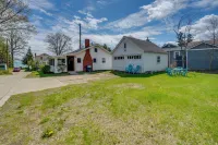 Walk to Beach! Lake Huron Getaway w/ Sunroom - Homestays