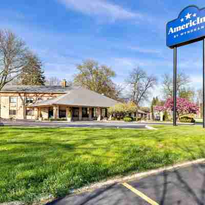 AmericInn by Wyndham Delafield Hotel Exterior