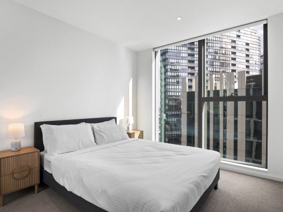 Marina-view 1-bed Apartment in Docklands