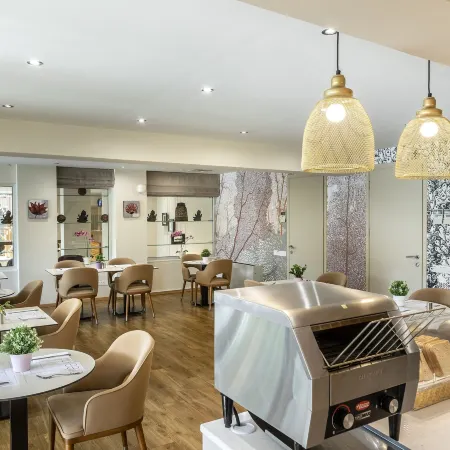 Almond Business Hotel