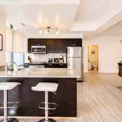 Peaceful Hospital Stay Suite Near SickKids & Uhn with Free Parking Rooms